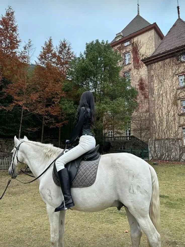 Truyện Bạn trai của bạn thân là huấn luyện viên môn cưỡi ngựa - mama mia