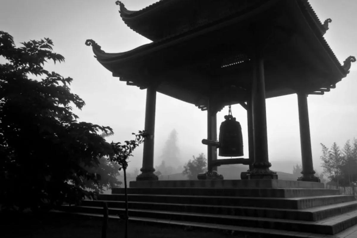 Truyện Cái chuông mạ bạc - Truyện Cổ Tích