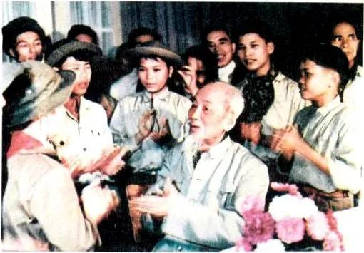 Truyện Luôn nghĩ đến miền Nam - Truyện Cổ Tích