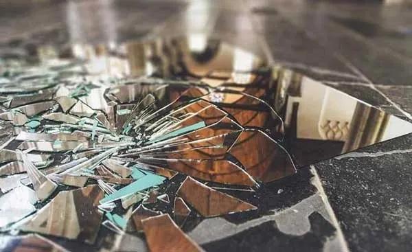 Truyện Mảnh gương vỡ - Truyện Cổ Tích