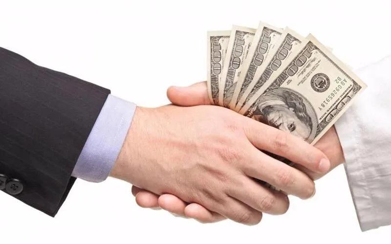 Truyện Tam giác liêm khiết - Truyện Cổ Tích