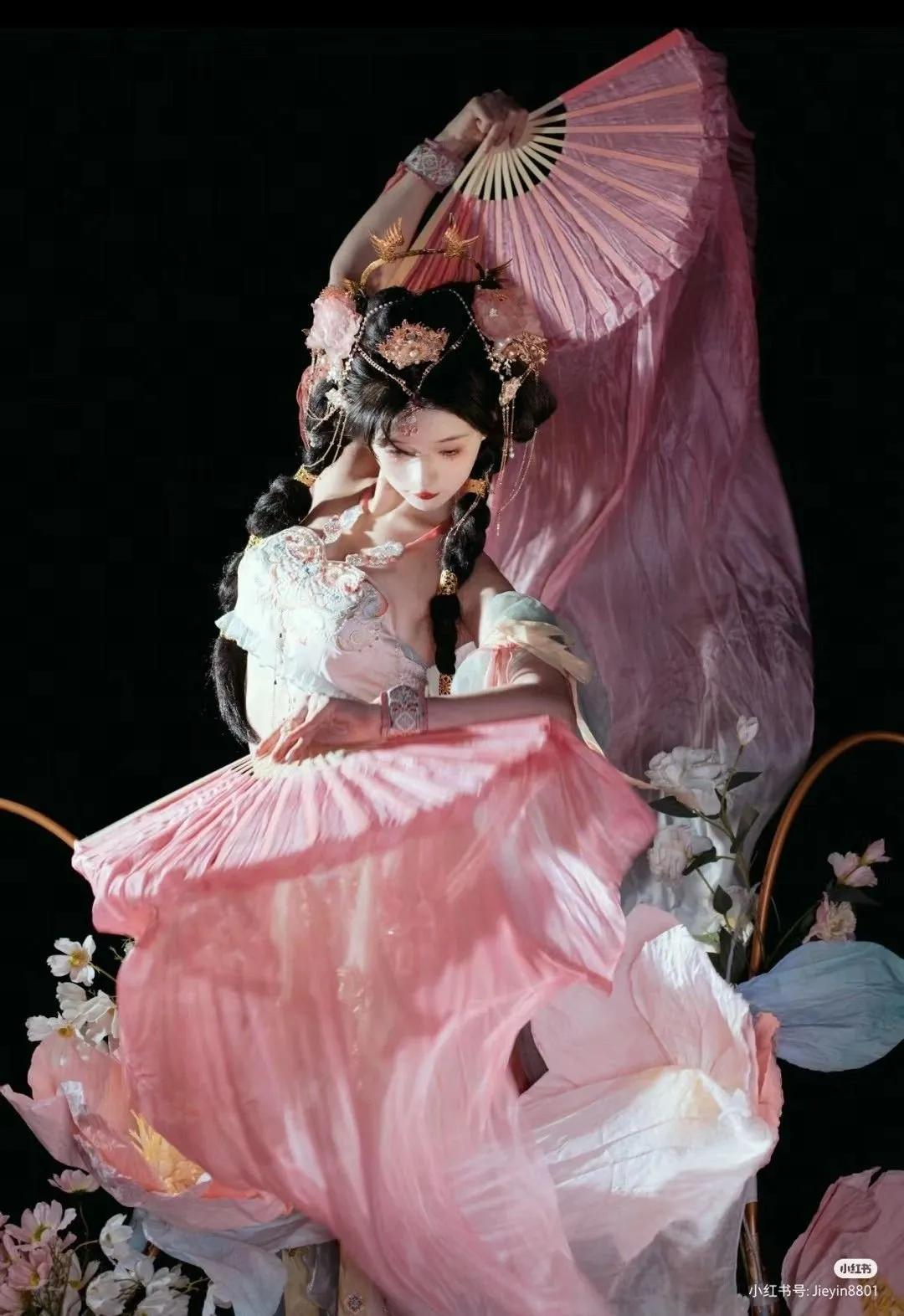 Truyện Xuyên Thành Linh Thú Của Phản Diện Tàn Ác - Ynzhang