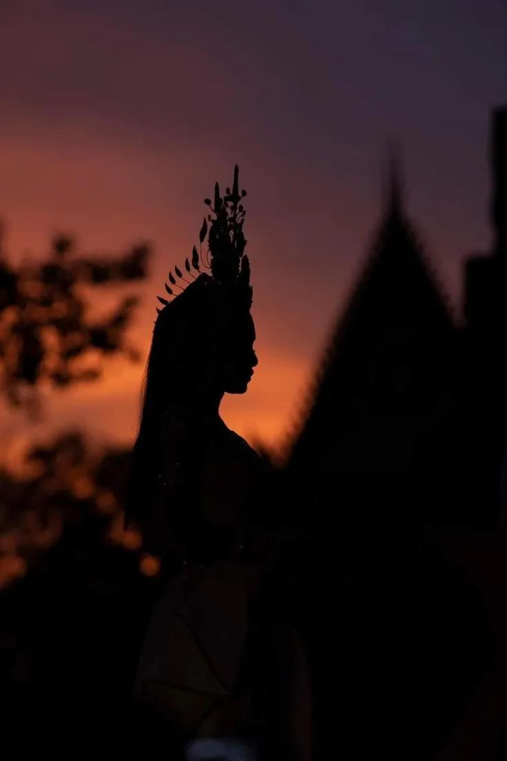 Truyện LỜI NGUYỀN CHIẾC ĐINH THỨ TÁM - Ynzhang