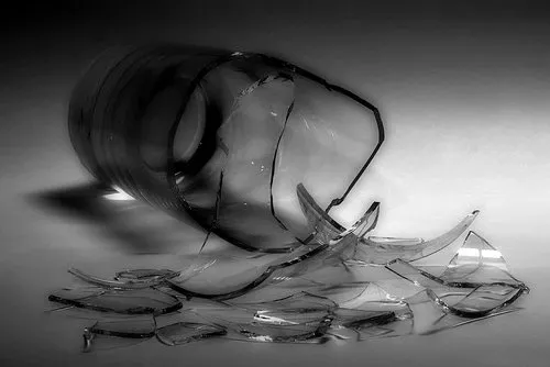 Truyện Chiếc bình vỡ - Truyện Cổ Tích