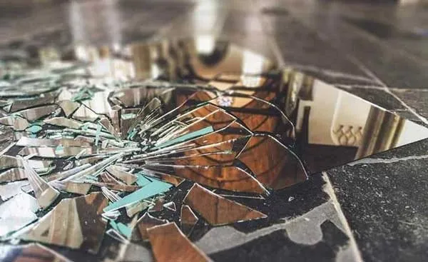 Truyện Mảnh gương vỡ - Truyện Cổ Tích